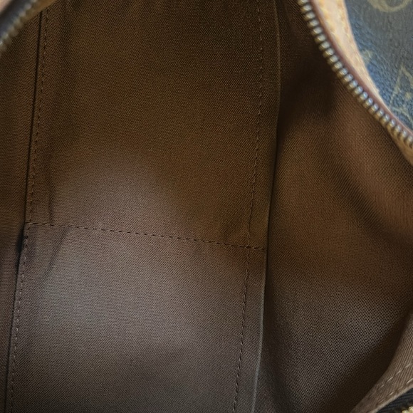 Authentic Louis Vuitton Beautiful 2009 Monogram Stressa MM with all new piping. - Picture 14 of 17